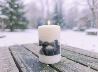 Svíčka z olivového vosku s vlastní fotografií - černobílá